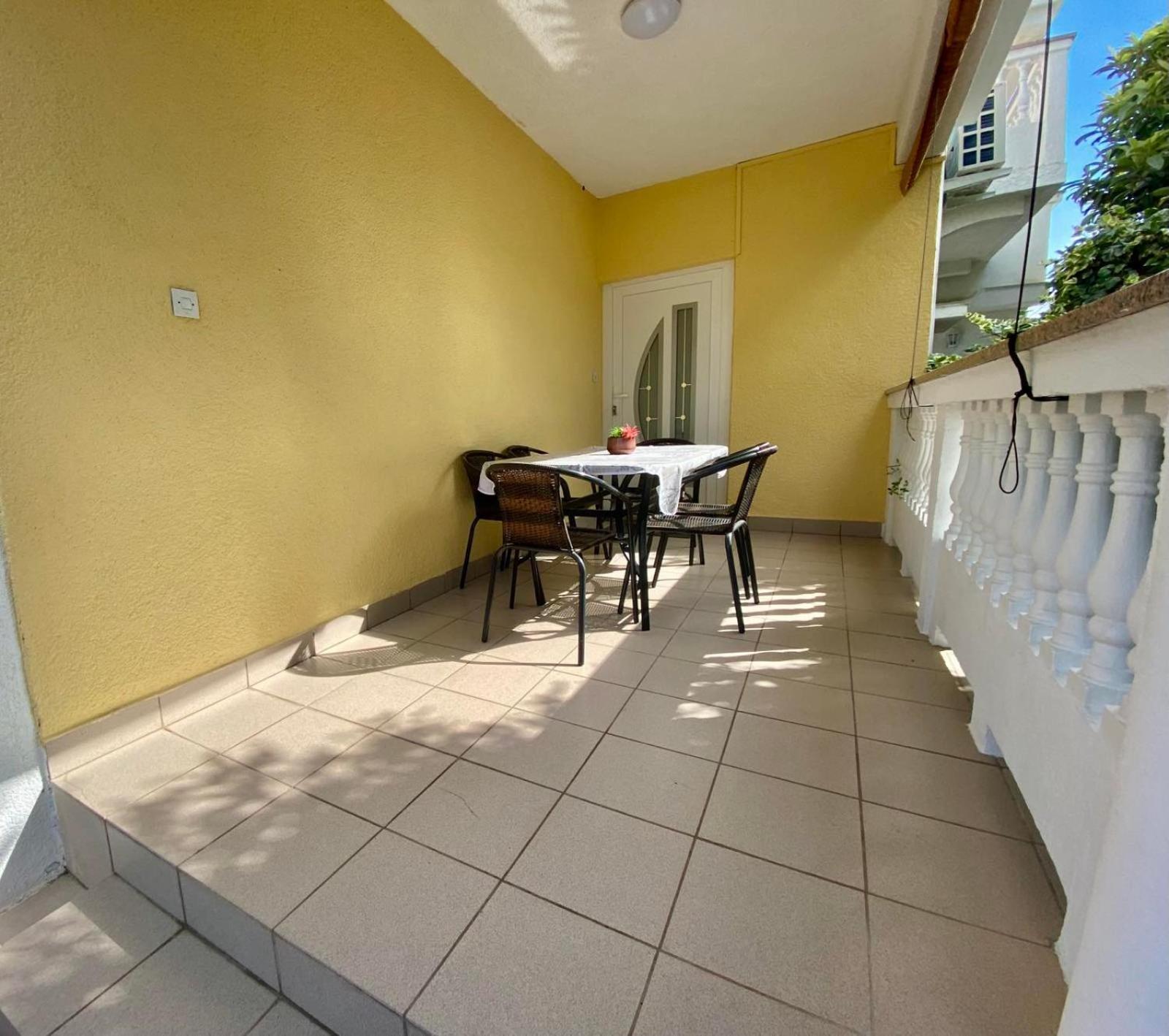 Apartmani Franciska Rab Town Extérieur photo
