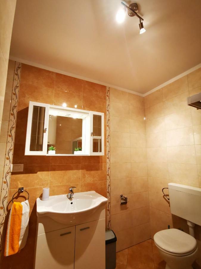 Apartmani Franciska Rab Town Extérieur photo